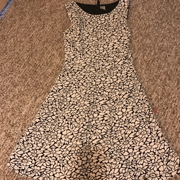 ⬇️ SALE: H&M Black and White Floral A Line Dress - Picture 2 of 4